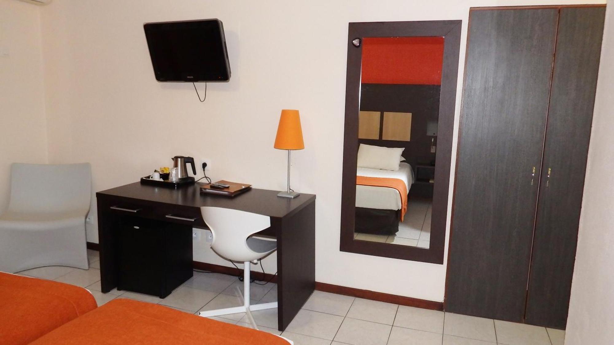 Central Hotel Καγιέν Εξωτερικό φωτογραφία