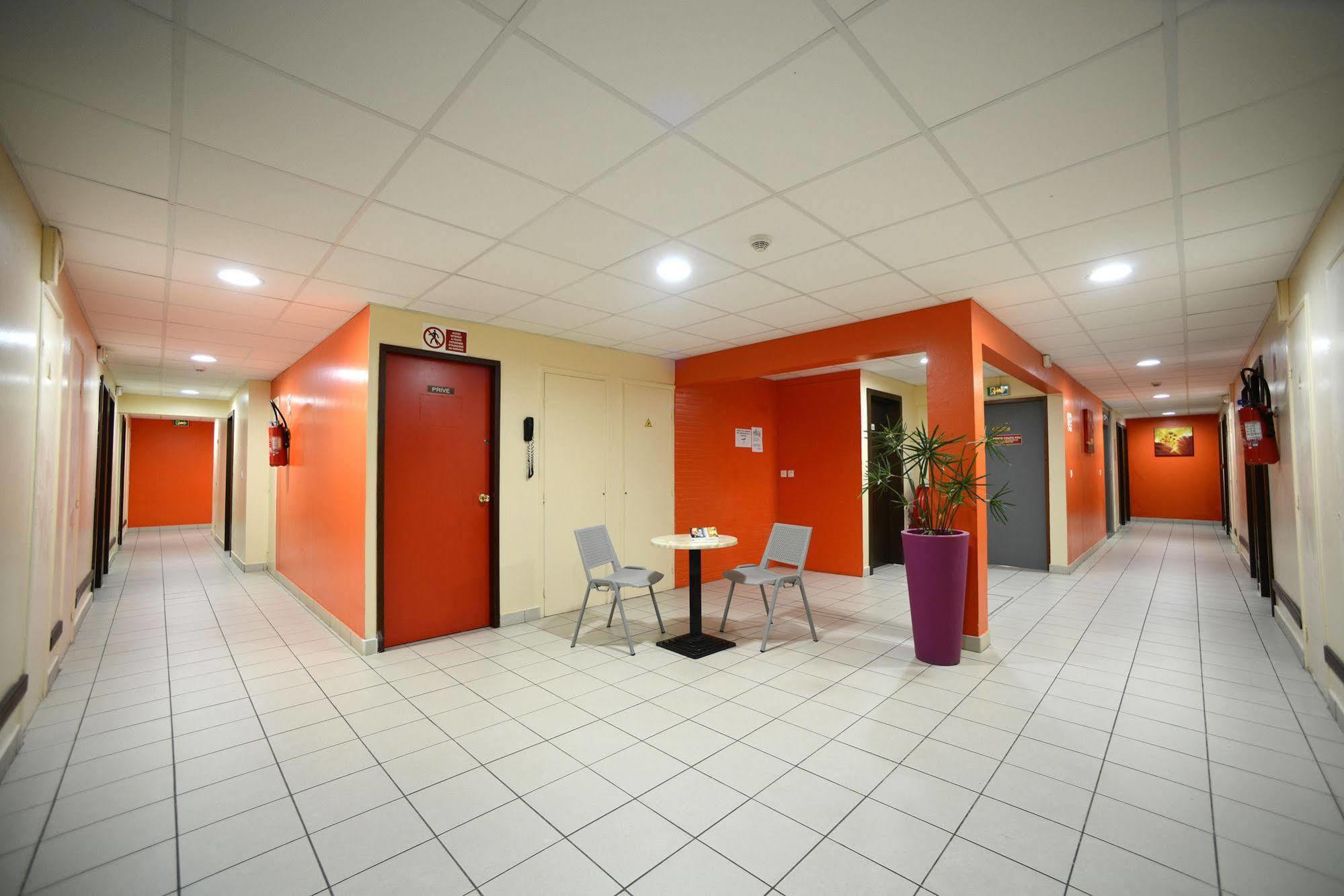Central Hotel Καγιέν Εξωτερικό φωτογραφία