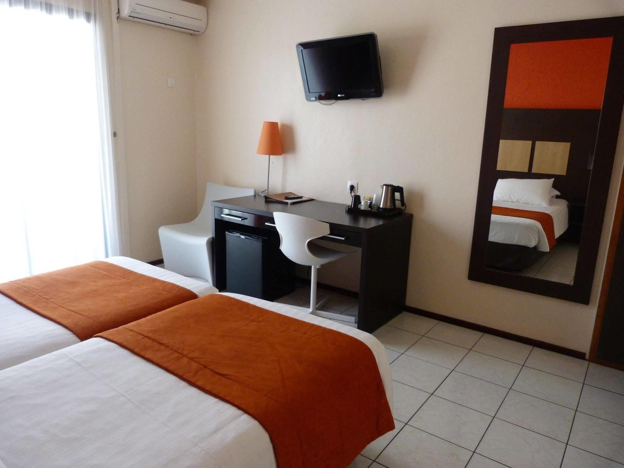 Central Hotel Καγιέν Εξωτερικό φωτογραφία