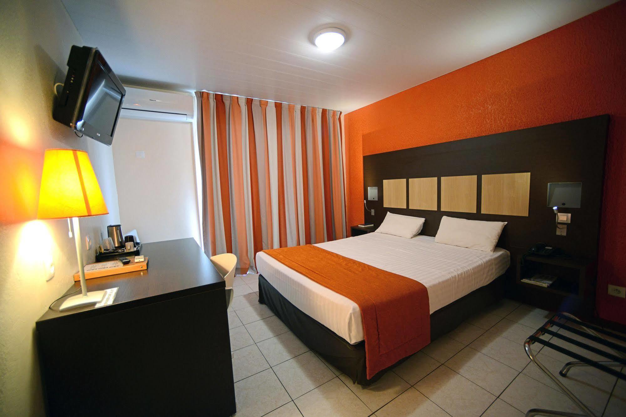 Central Hotel Καγιέν Εξωτερικό φωτογραφία
