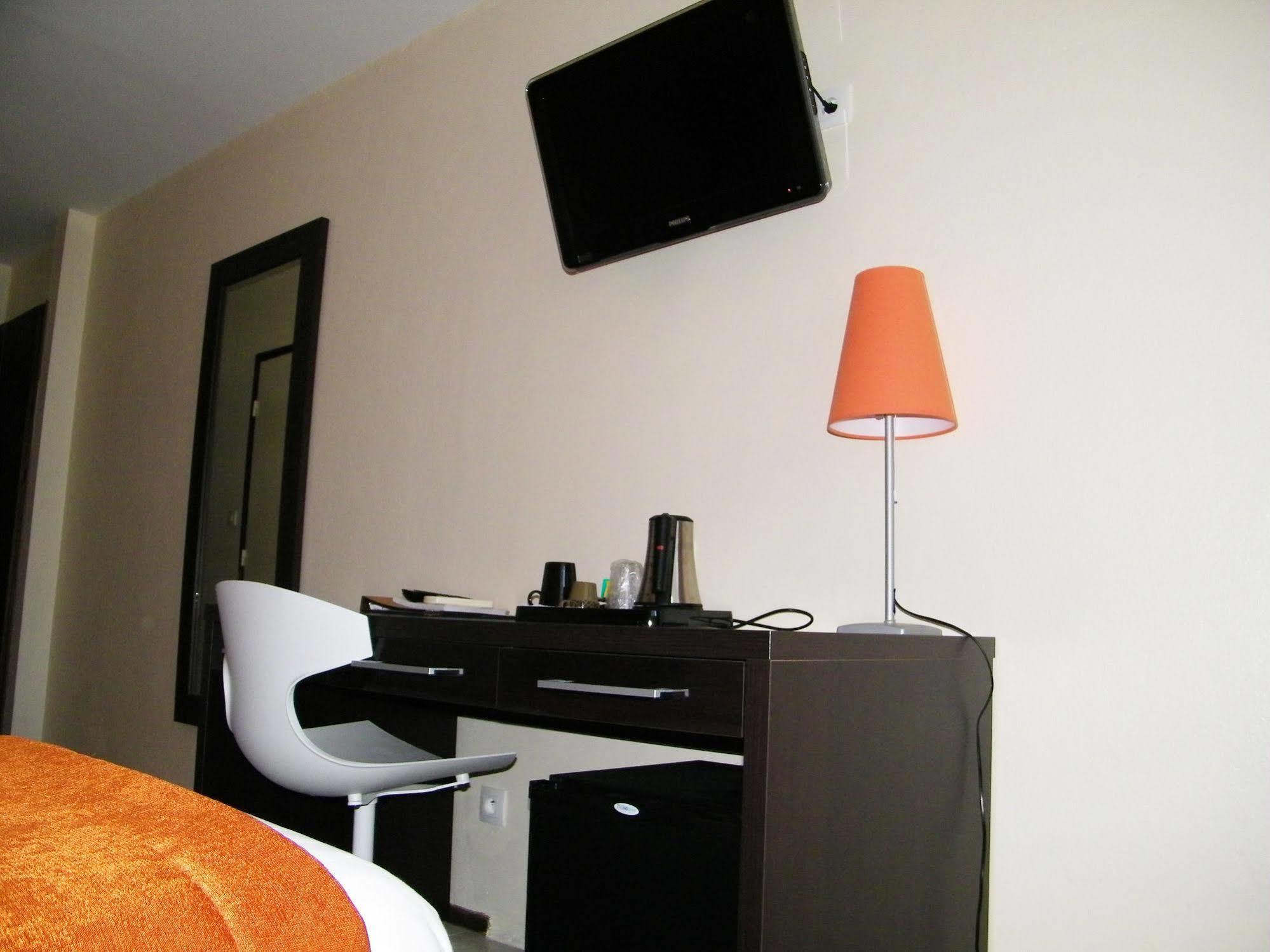Central Hotel Καγιέν Εξωτερικό φωτογραφία