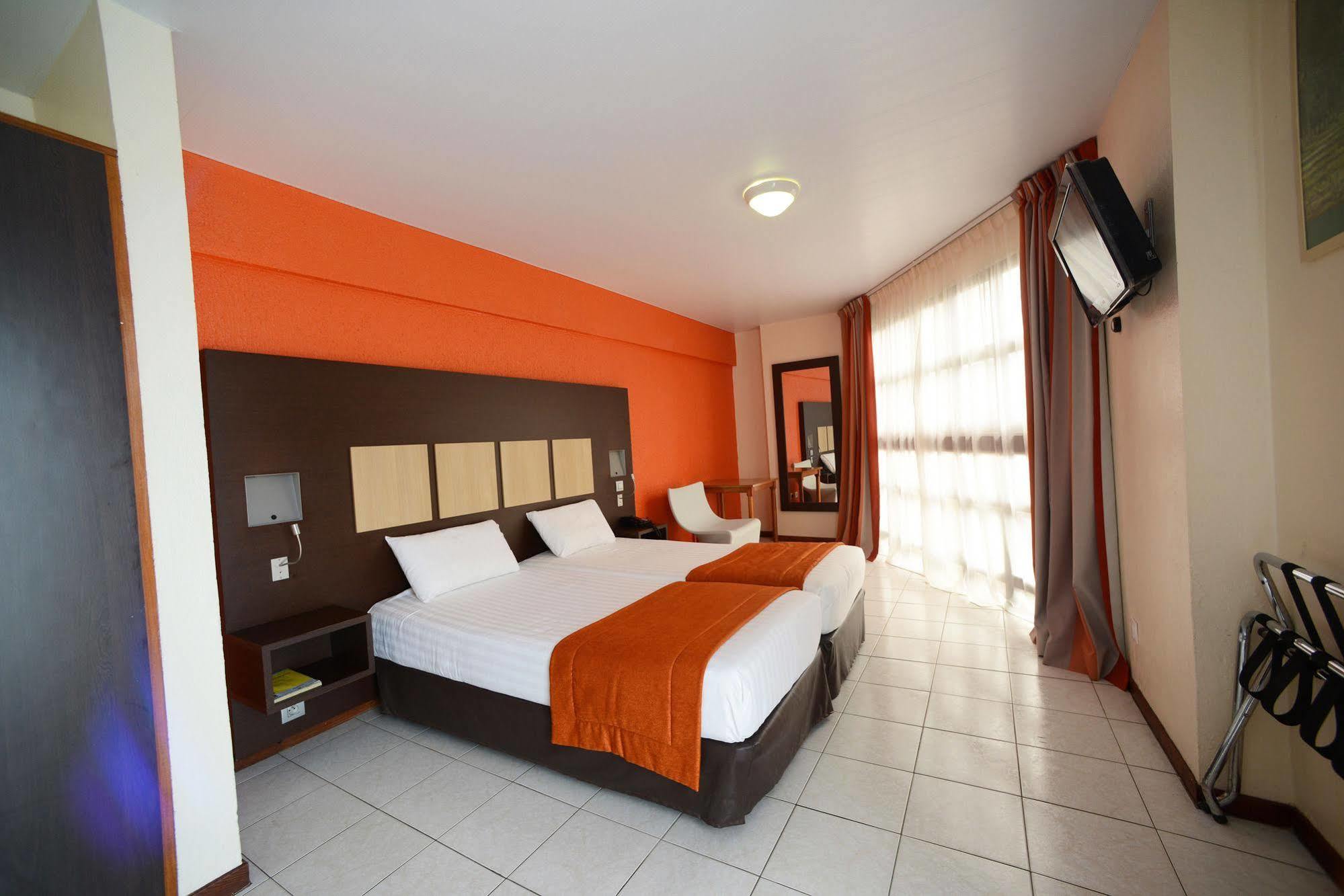 Central Hotel Καγιέν Εξωτερικό φωτογραφία
