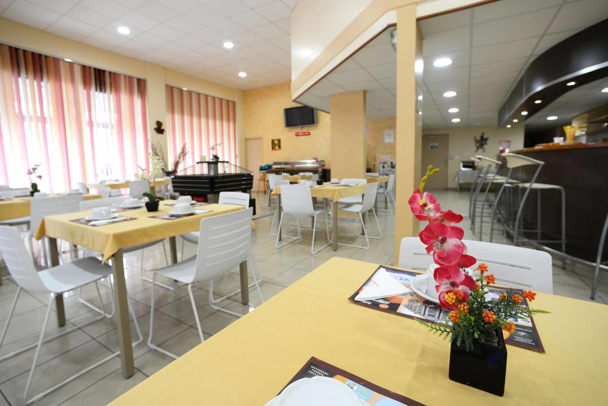 Central Hotel Καγιέν Εξωτερικό φωτογραφία