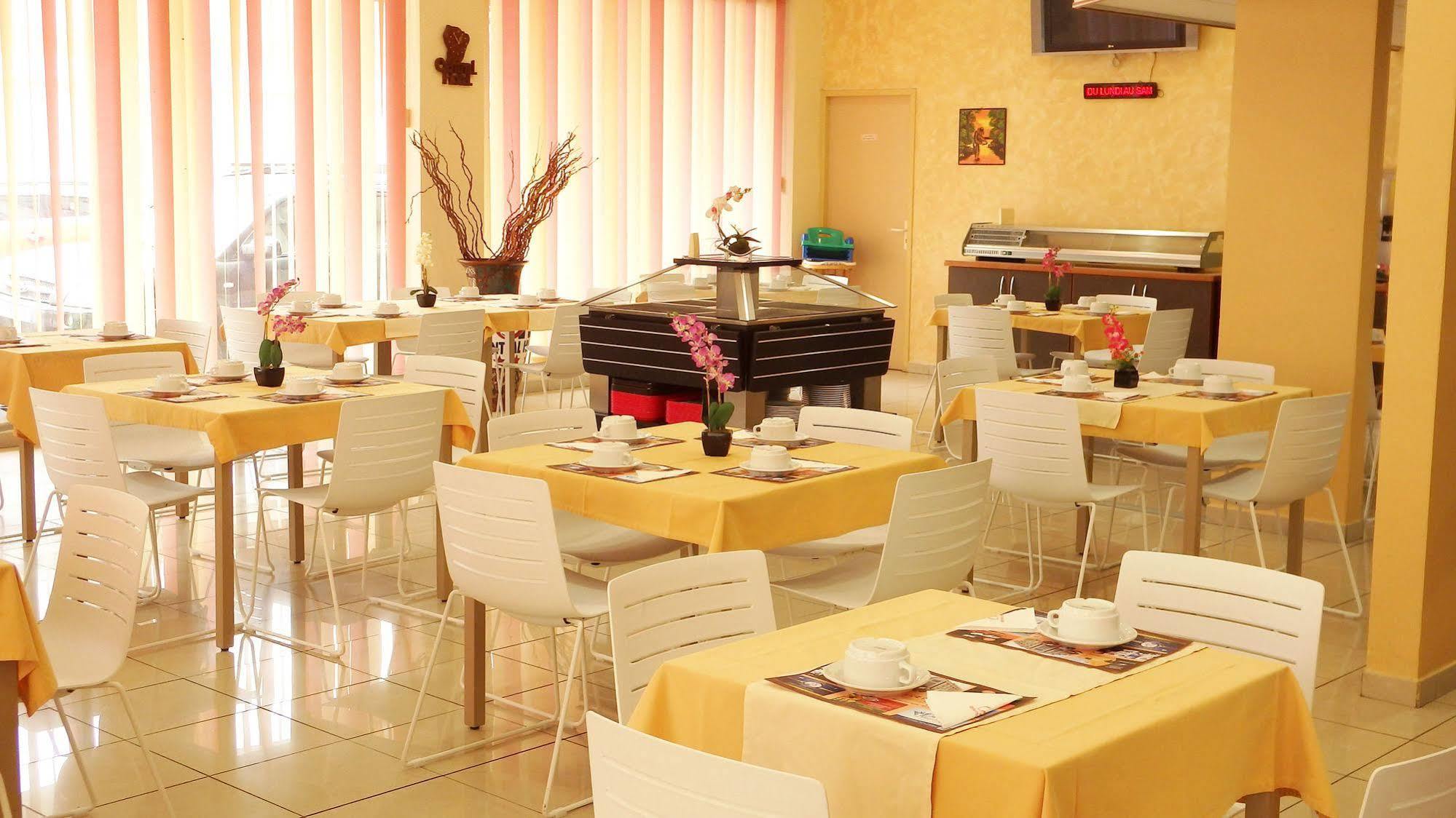 Central Hotel Καγιέν Εξωτερικό φωτογραφία